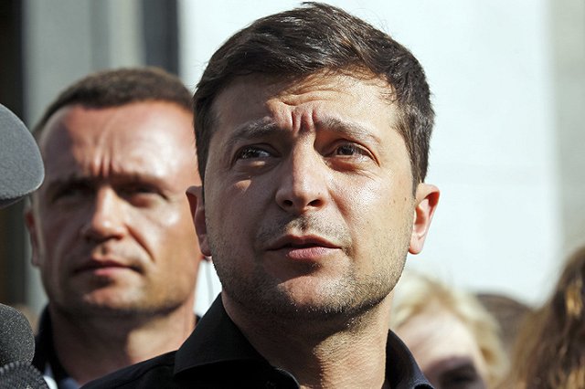 Зеленский сравнил жертв крушения SSJ-100 с погибшими на Донбассе силовиками