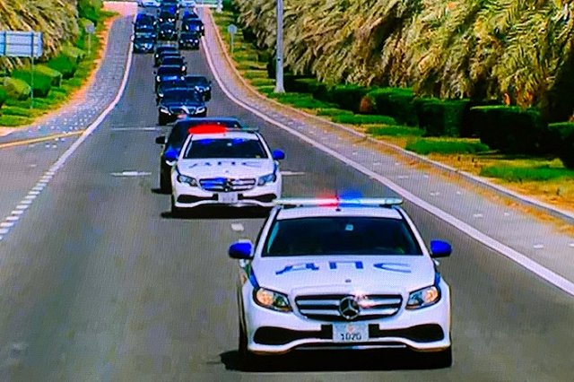 Владимир Путин отправился в турне по Ближнему Востоку. Его встречают машины ДПС