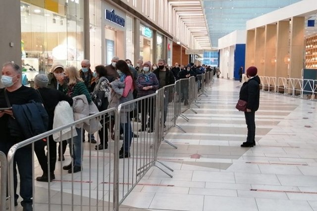 Публикуем полный список ТЦ Свердловской области, где можно без записи привиться от коронавируса