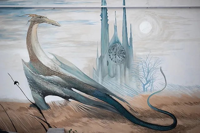 В центре Екатеринбурге появился стрит-арт с драконом