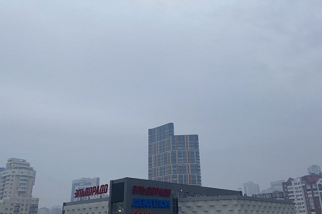 Екатеринбург вновь окутало едким дымом