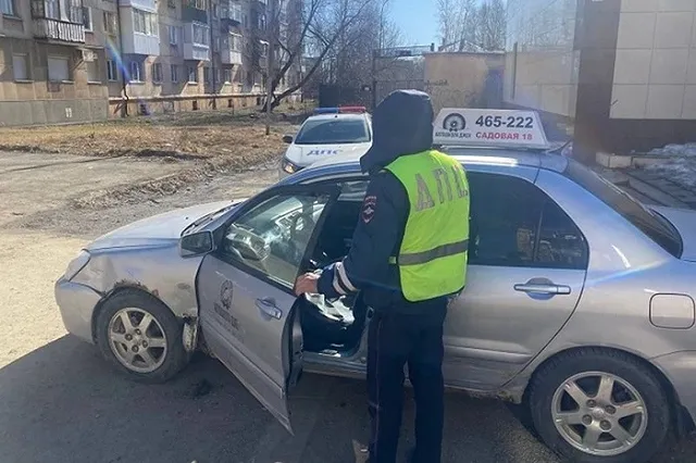 Ученица свердловской автошколы перепутала педали и сбила пенсионерку на тротуаре