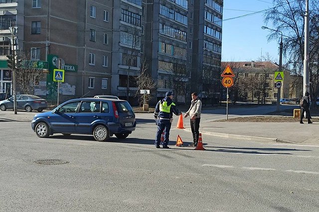 Девочка попала под машину на Уралмаше по вине невнимательного водителя
