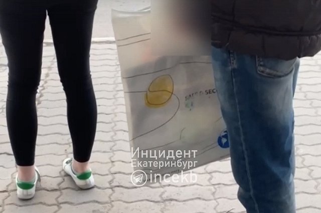 Екатеринбурженка пожаловалась на онанирующего на остановке мужчину