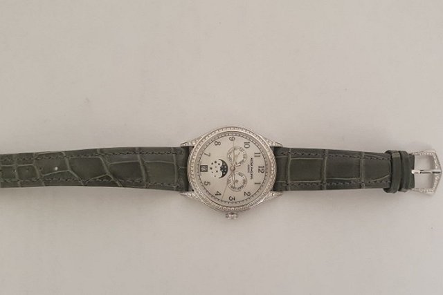 В аэропорту Пулково задержали пассажирку, не задекларировавшую часы на руке