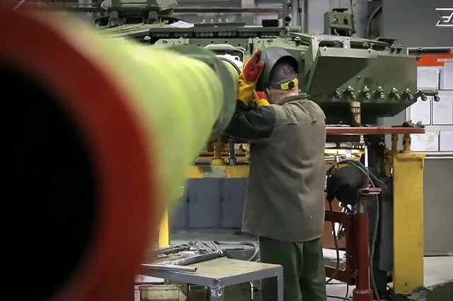 Бывший губернатор теперь работает на уральском заводе