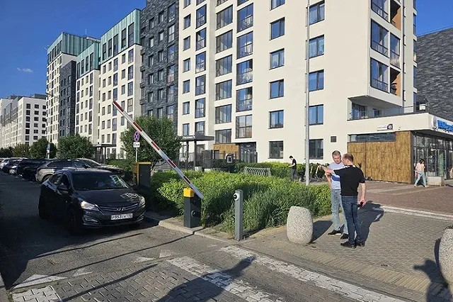 Жители микрорайона Солнечный в Екатеринбурге проголосовали за демонтаж шлагбаумов