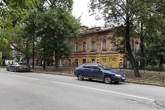 Власти Екатеринбурга расселят ветхий памятник в центре города