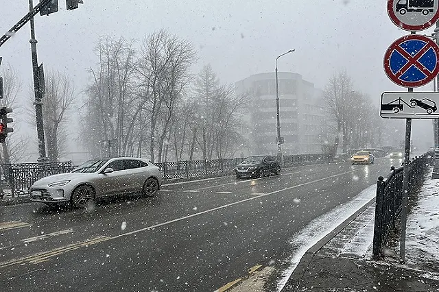 МЧС разослала предупреждение об очень сильных снегопадах в первый рабочий день