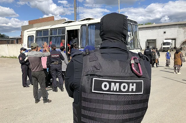 В России изменили условия выплат мигрантам пособия на детей