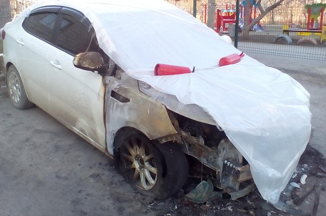 На Пионерском дотла сгорел Ford бизнесмена и стоявший рядом Subaru соседа