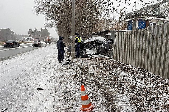 На Объездной дороге в Екатеринбурге погиб 25-летний водитель