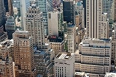 Отец столкнул трехлетнего сына с крыши небоскреба