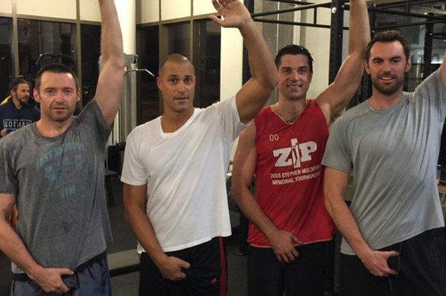 Звезды запустили флешмоб FeelingNuts в поддержку больных раком яичка