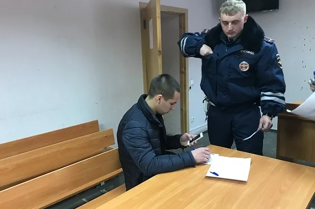 В Екатеринбурге водитель тонированного автомобиля арестован на 5 суток