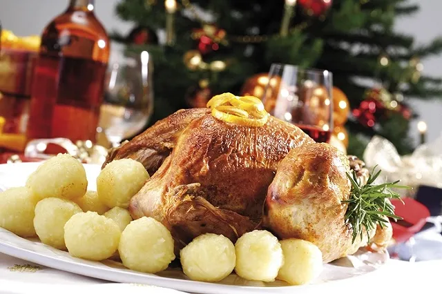 Названы регионы России с самым дорогим и дешевым новогодним столом