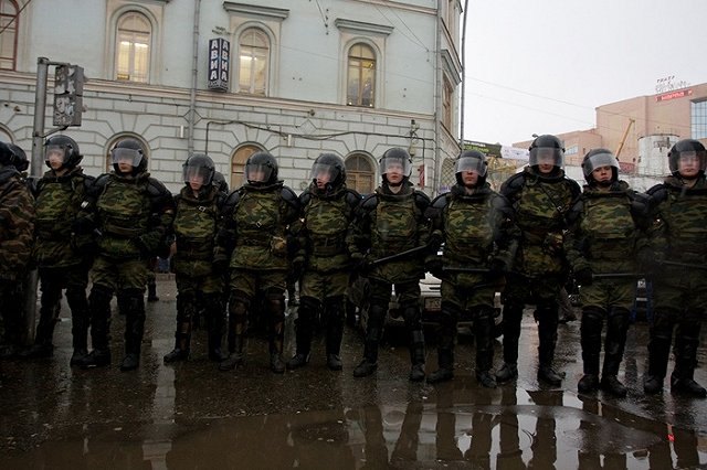 Ингушских омоновцев отправили за мандаринами в полном обмундировании