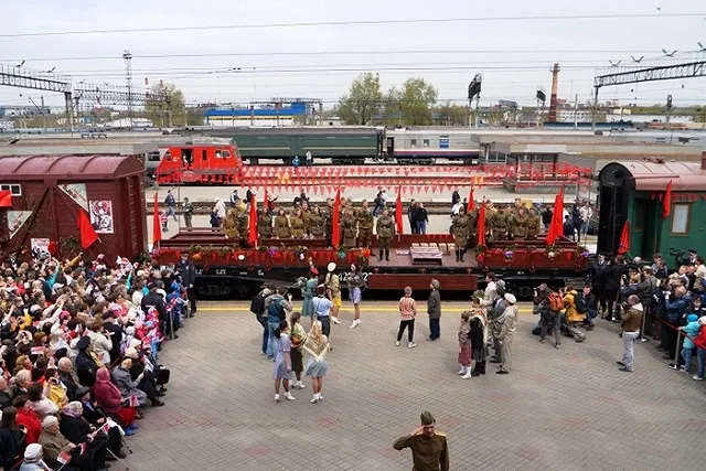 На вокзал Екатеринбурга прибыл ретропоезд