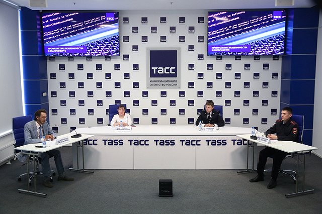 Екатеринбургские полицейские рассказали об основных мошеннических схемах