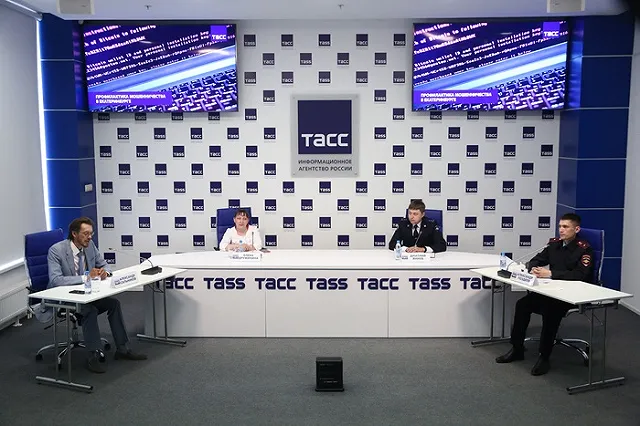 Екатеринбургские полицейские рассказали об основных мошеннических схемах