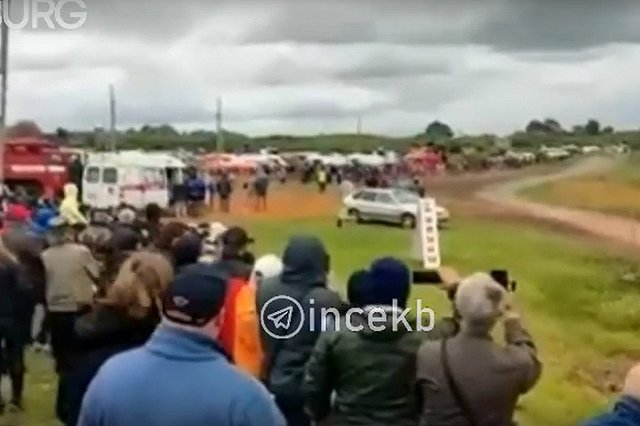 В Свердловской области во время чемпионата России по мотокроссу гонщики влетели в толпу