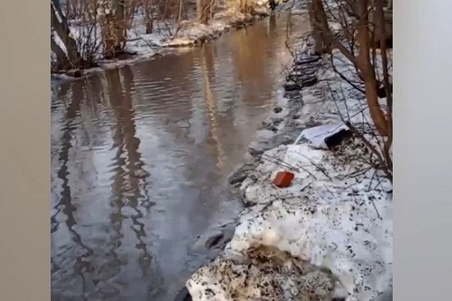 Царь-лужа затопила двор Екатеринбурга