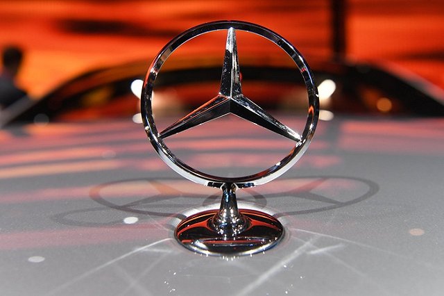 Владельцы бракованных «Мерседесов» готовят массовый митинг у элитного автосалона