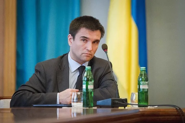 Киев пригрозил лишить принявших российское гражданство пенсий