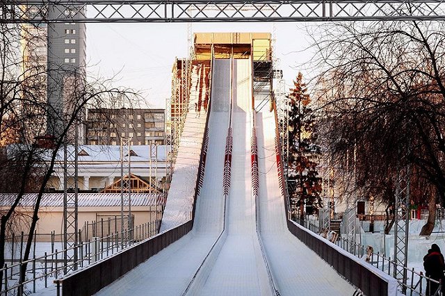 В парке Маяковского рассказали, когда откроется 17-метровая супергорка