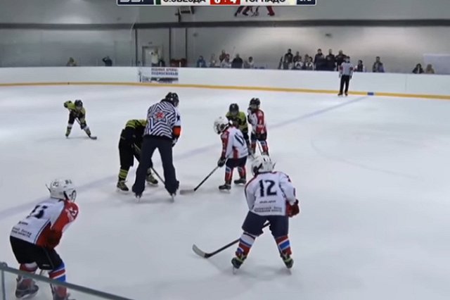 На Урале тренера по хоккею уволили из спортшколы за нецензурную брань