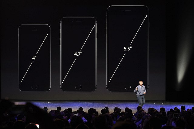 Депутат со своего iPhone запостил предложение запретить продажи продукции Apple