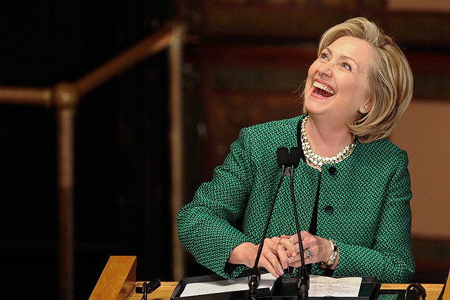 Хиллари Клинтон показала пародию на Путина