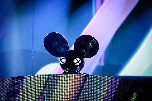 Диджей из Канады подарил своему коту Lamborghini