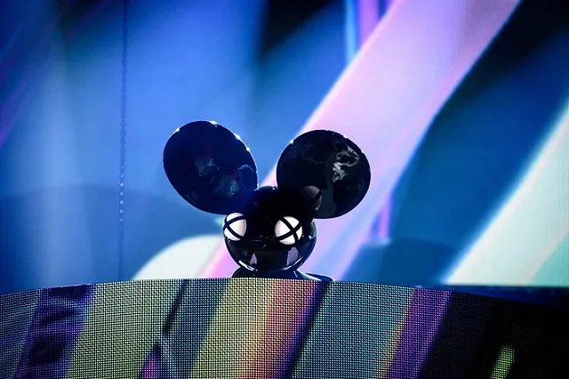 Диджей из Канады подарил своему коту Lamborghini