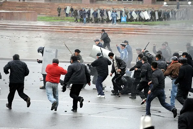 Киргизия обвинила США в намерении разрушить мир в республике