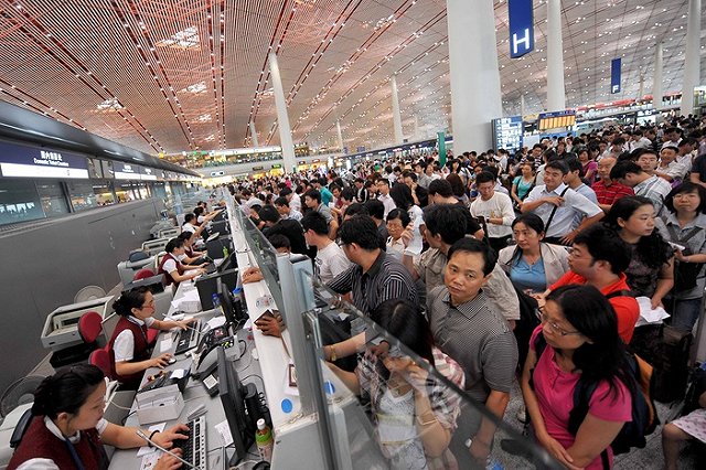 Возмущенная китаянка выпила бутылку Rémy Martin в аэропорту Пекина