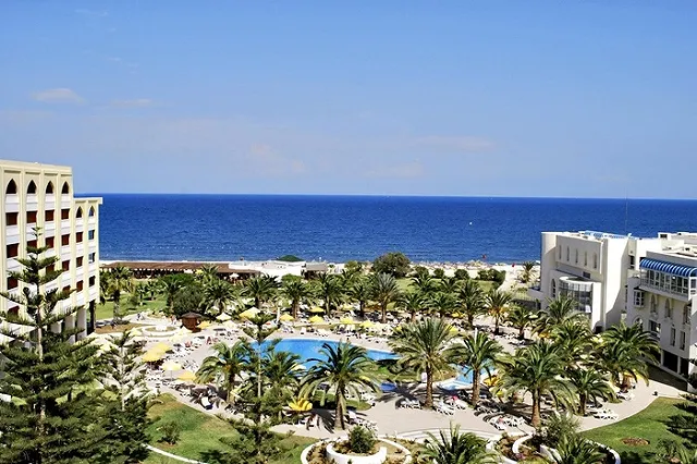 Мальчик сутки просидел взаперти в отеле, пока его отец боролся с галлюцинациями