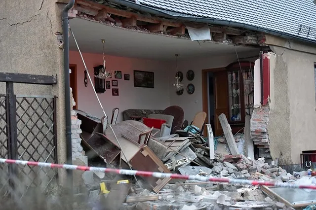 Американца насмерть прибило дымоходом от взорвавшегося дома