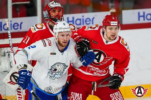 Хоккеисты «Автомобилиста» уступили «Барысу» в первом домашнем матче 2021 года