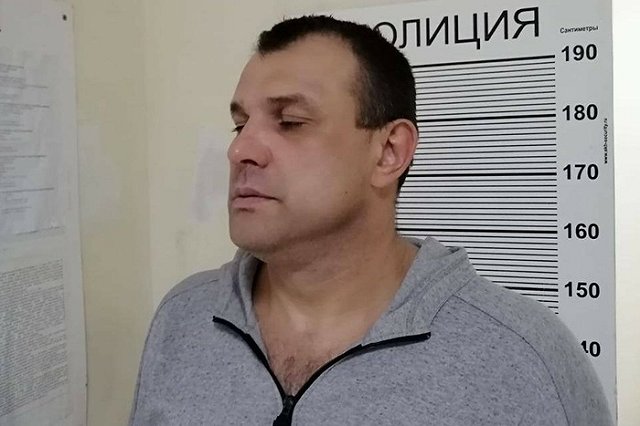 Полицейские Екатеринбурга задержали мужчину, напавшего с пистолетом на продуктовый магазин