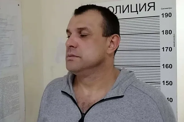 Полицейские Екатеринбурга задержали мужчину, напавшего с пистолетом на продуктовый магазин