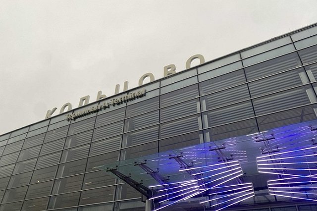 Летевший в Москву самолёт экстренно приземлился в Екатеринбурге