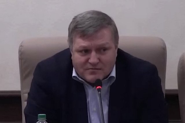 Вице-мэр Екатеринбурга заявил, что снег с городских улиц можно не убирать