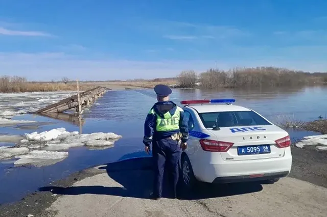 Обращение к автолюбителям и байкерам выпустила Госавтоинспекция в Свердловской области