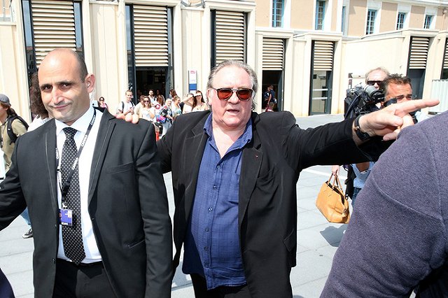 Депардье признался в таскании Вайнштейна за волосы