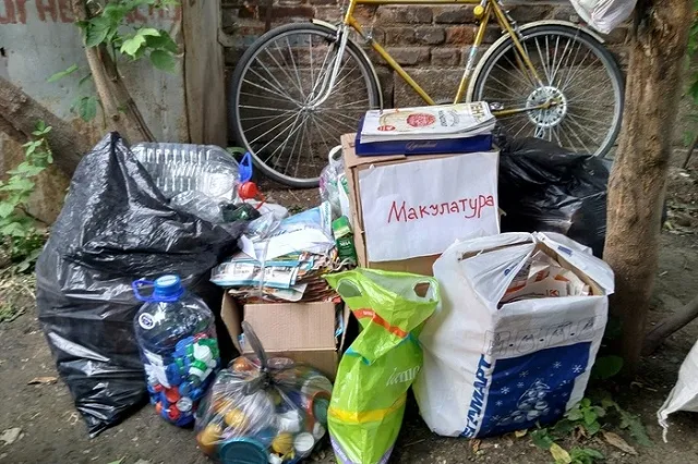 В «Экодворе» рассортировали мусор, принесенный горожанам на Вайнера, 68