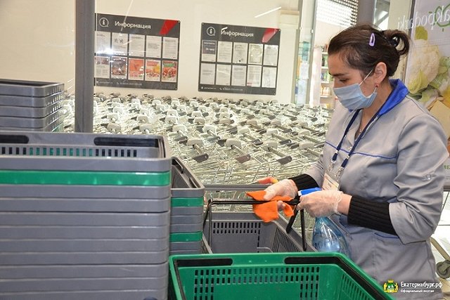 В Свердловской области за сутки 392 случая ковида, 15 человек умерли