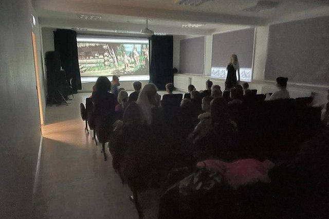 «Мы добрые эльфы, а не тролли». Русские дома в Европе открыли «точки обогрева» жителей