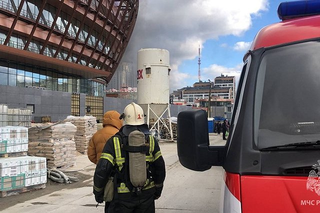 В Екатеринбурге горит ледовая арена УГМК