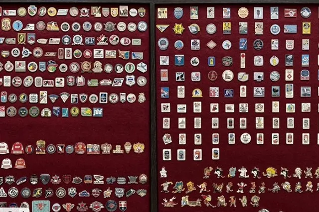 В Екатеринбурге продают коллекцию хоккейных значков за 1,3 миллиона